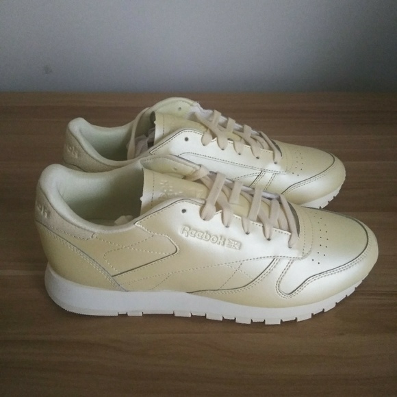 Women Reeboks - Picture 2 of 2